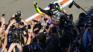 Bagnaia, el seu hereu, guanya el GP de l’adeu a Rossi