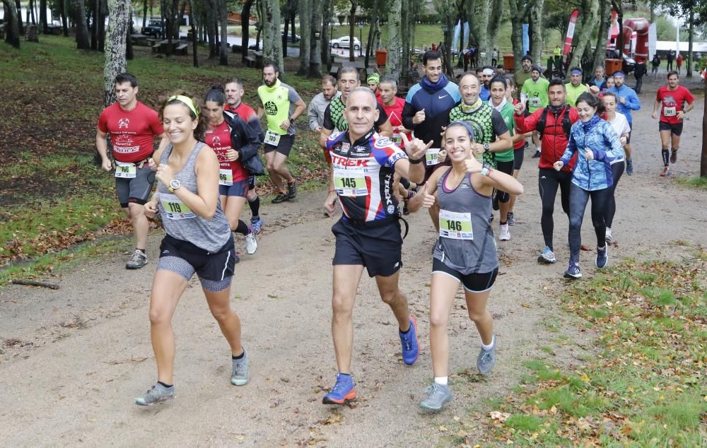 Decenas de personas participan en el Trail Montes de Vigo, con dos recorridos en el entorno del Monte dos Pozos de 23 y 13 kilómetros. También se celebró una andaina de 7 kilómetros.