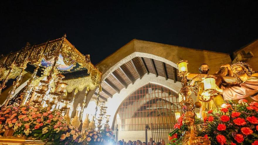 La Dolorosa del Grao y Jesús Nazareno se encuentran frente a las Atarazanas