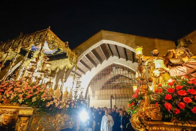 La Dolorosa del Grao y Jesús Nazareno se encuentran frente a las Atarazanas