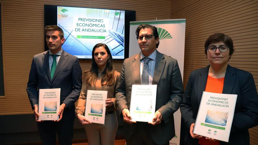 Rafael López del Paso, Cristina Rico, Rafael Muñoz y Felisa Becerra presentaron el informe.