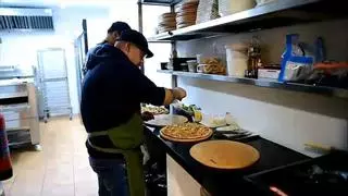 Pizzas con carrillera, pluma o secreto: Italia y el ibérico se funden en la pizzería Trozzo de Plasencia