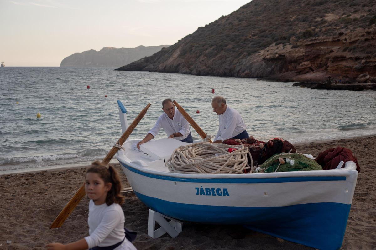 El Portús recrea su origen con el arte marinero de la jábega El Portús recrea su origen con el arte marinero de la jábega