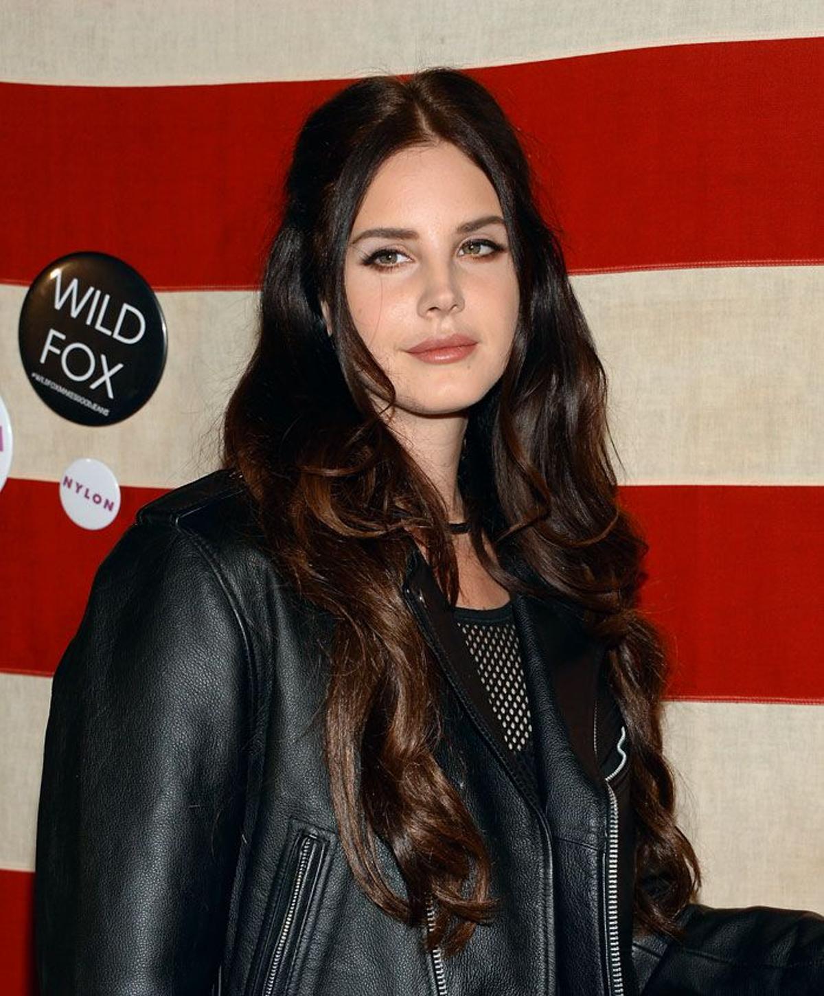 Lana del Rey, Largo con ondas rotas