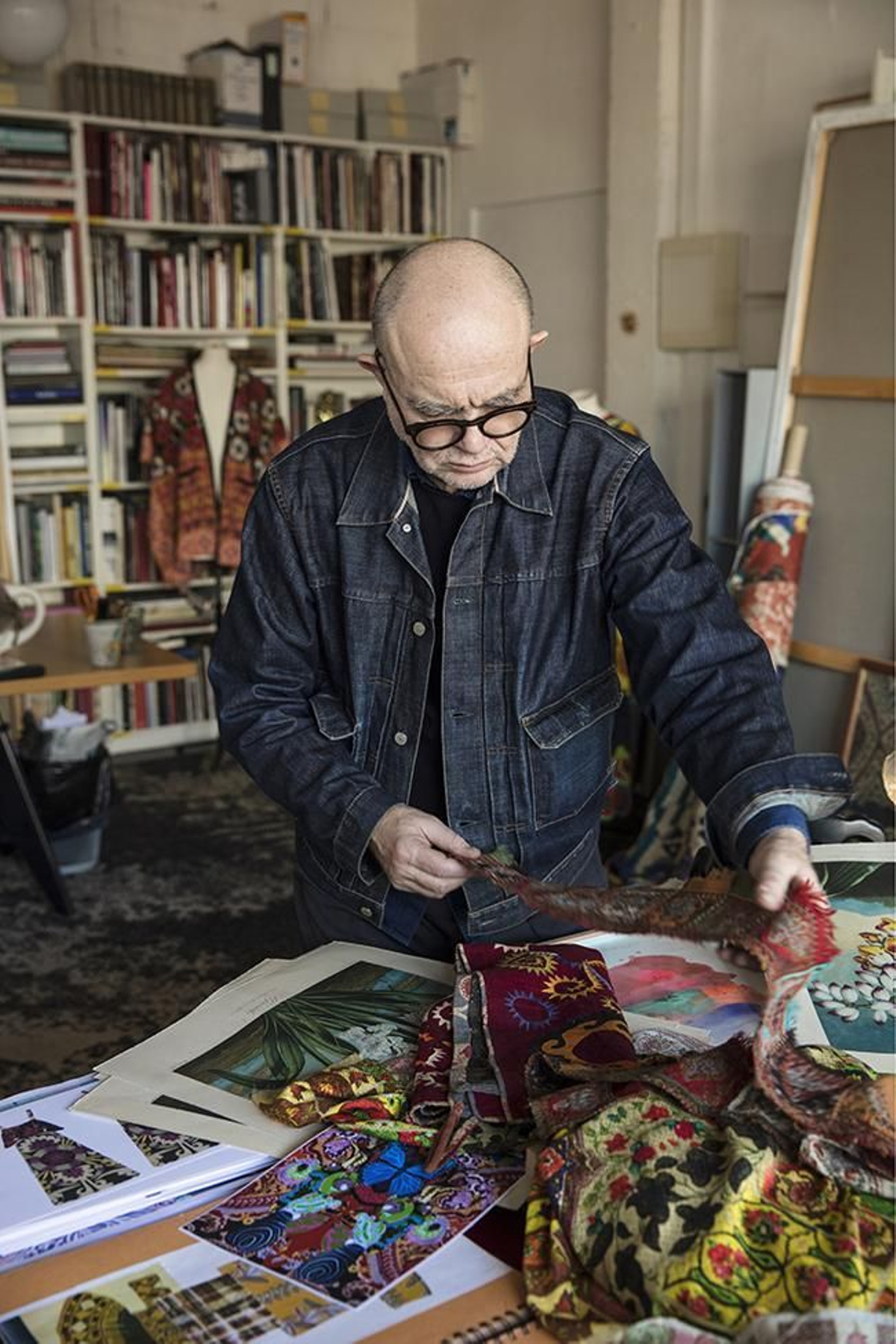 Christian Lacroix en el proceso creativo de su colección cápsula para Desigual, 'Excepcionnel'