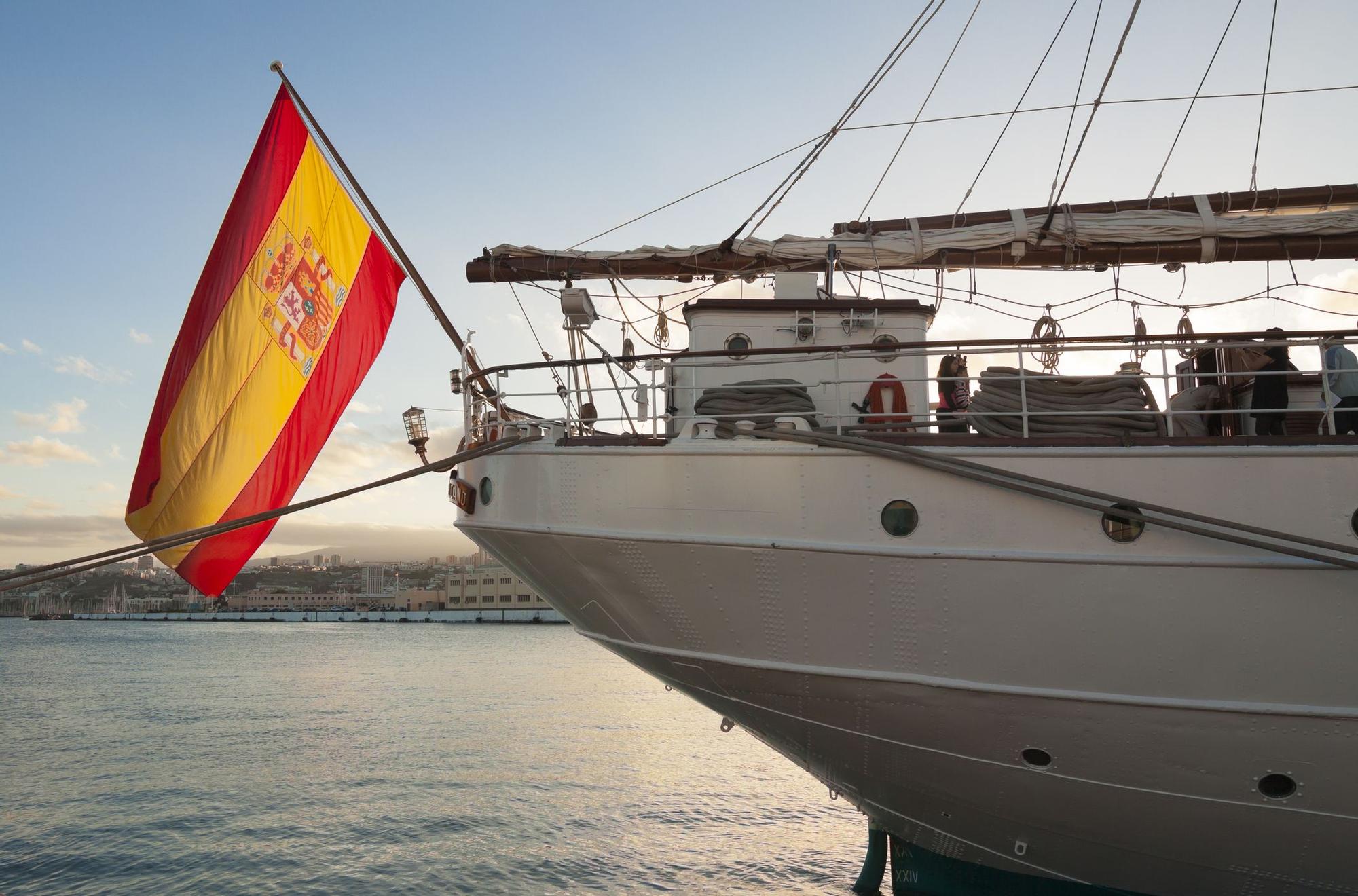 Las banderas de señales náuticas son un medio de comunicación no verbal entre barcos