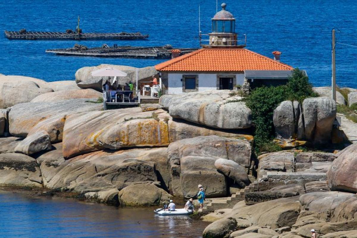 Faro de Punta Cabalo, en A Illa.
