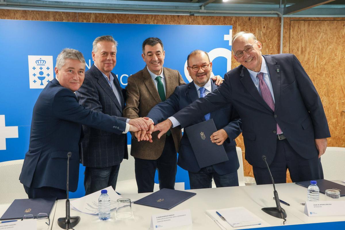 Los conselleiros de Educación y Sanidade y los tres rectores de las universidades públicas gallegas