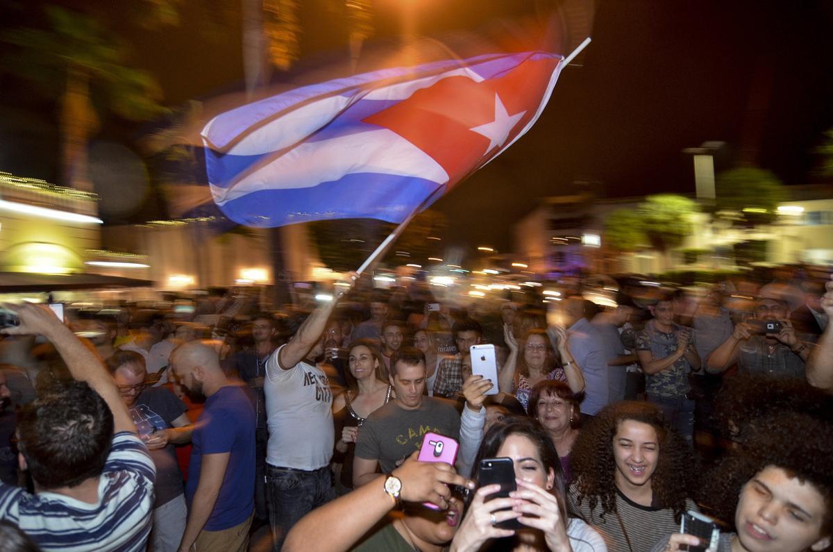 L'exili cubà a Miami celebra al carrer la mort de Fidel Castro