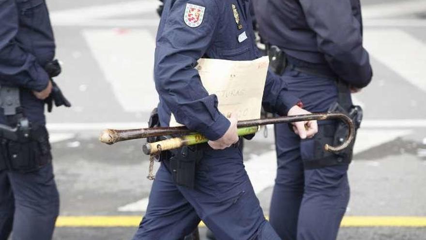 Labores policiales el día del partido entre el Real Sporting y el Deportivo de La Coruña el pasado 5 de marzo de este año.