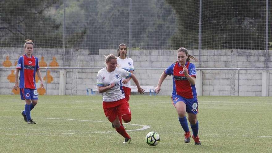 Un lance de un partido del pasado curso en el campo Monte da Aira de Velle. // Jesús Regal