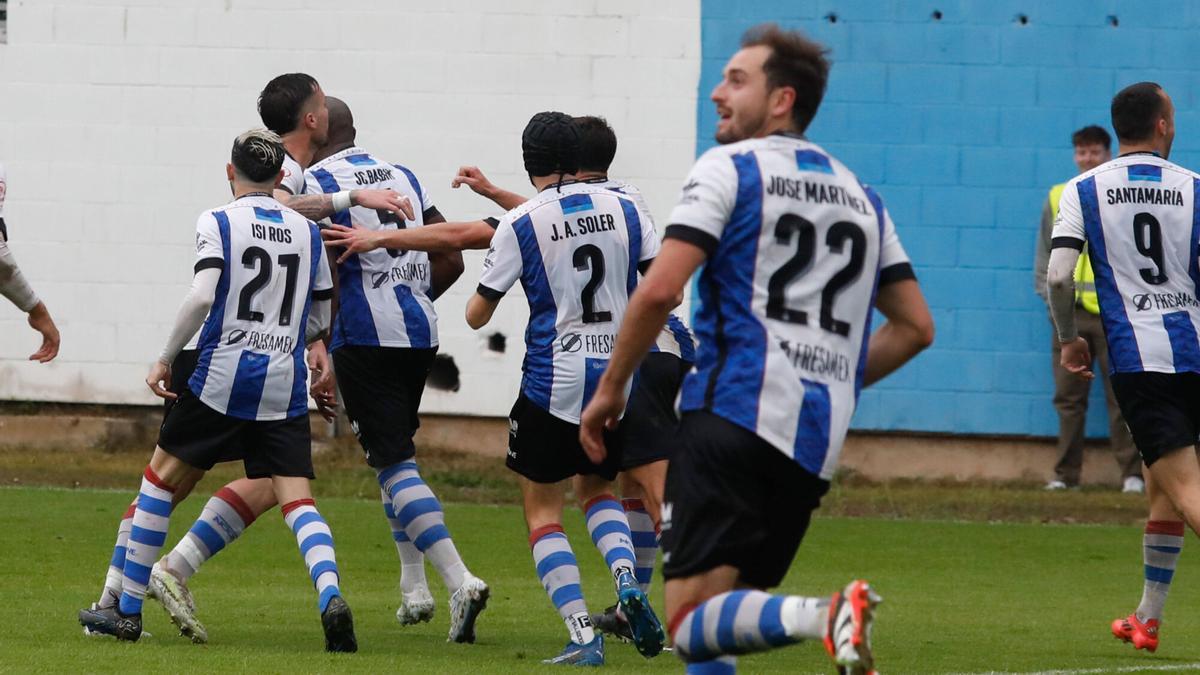 VÍDEO: Éxtasis en el Suárez Puerta tras el pase de eliminatoria de play-off del Avilés