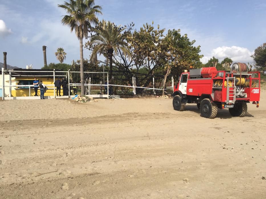 El Restaurante Bounty Beach, ubicado en la playa de El Pinillo, sufre un incendio cinco días después de que las llamas arrasaran Playa Padre