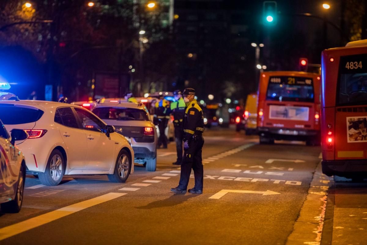 Control de la Policía Local en Paseo Pamplona en Zaragoza