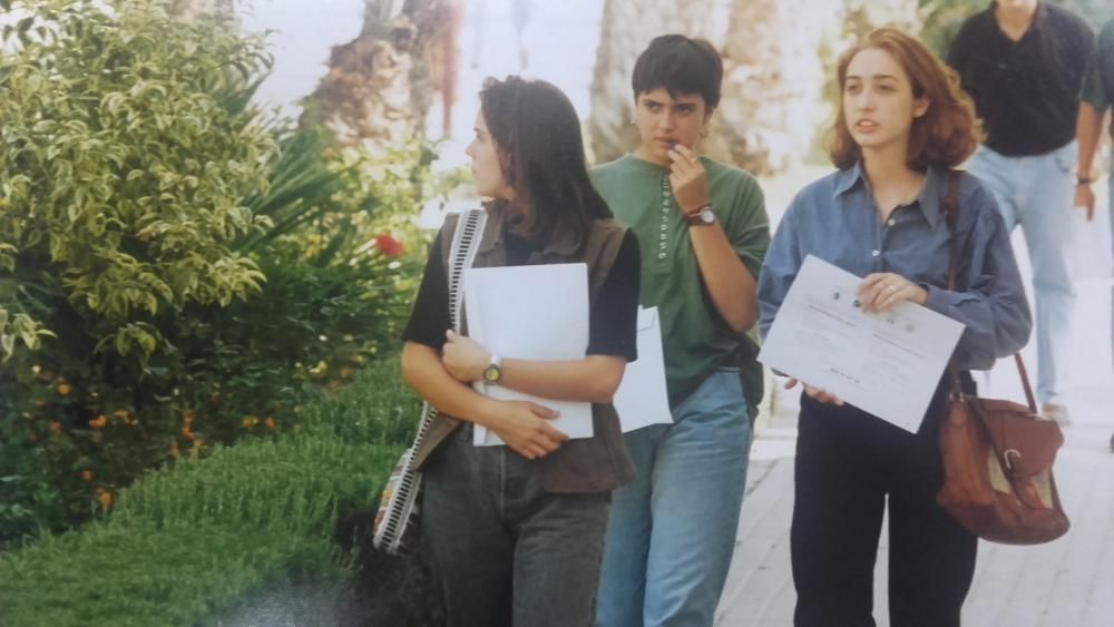 Alumnos por el campus en el año 1995