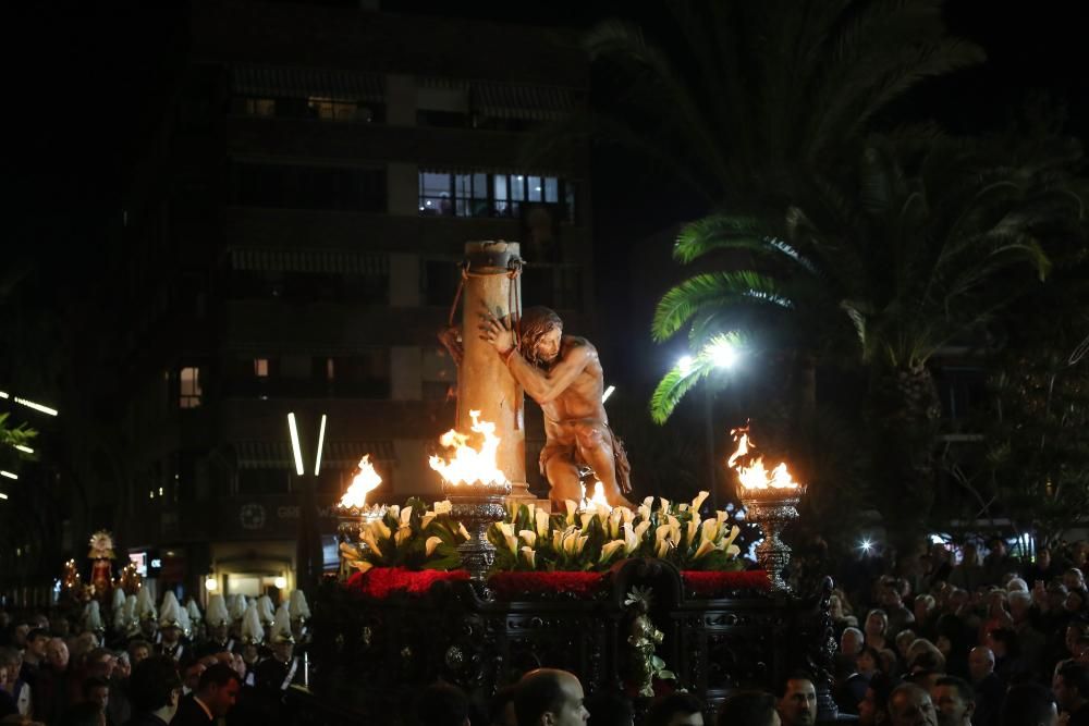 Seis cofradías y siete pasos -faltó el de San Pedro Arrepentido- desfilaron el Lunes Santo en Torrevieja.