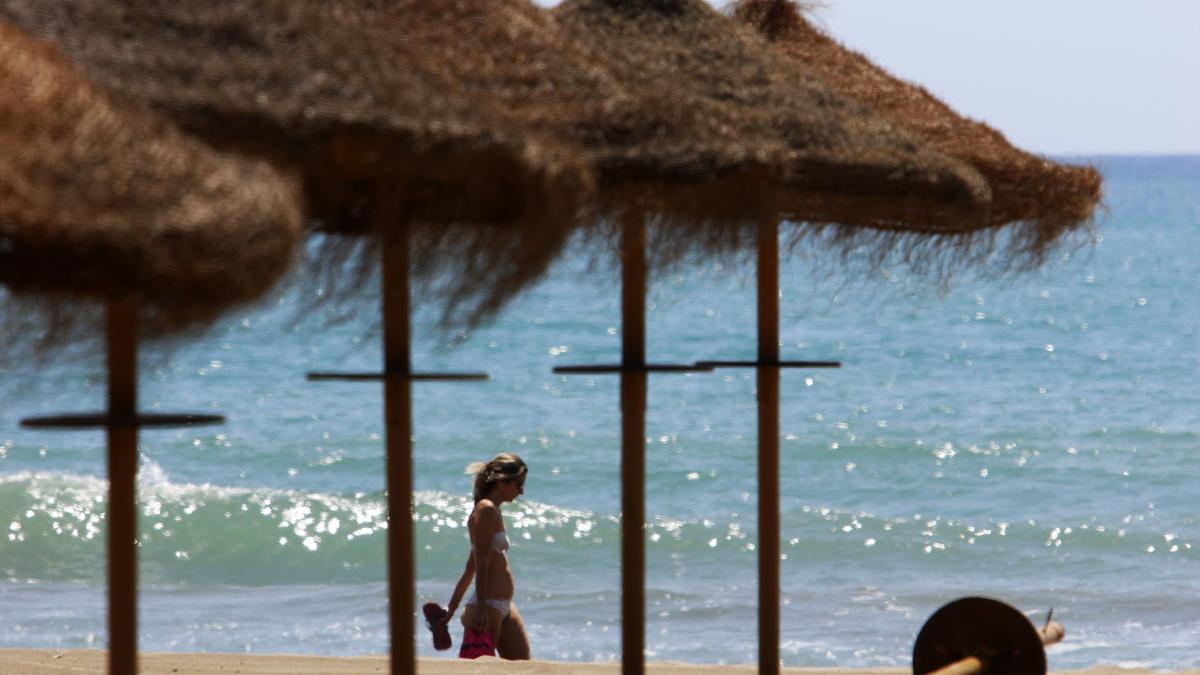 La playa de Sacaba, este viernes. A partir del lunes, con la entrada de la fase 2, se podrá  tomar el sol y bañarse