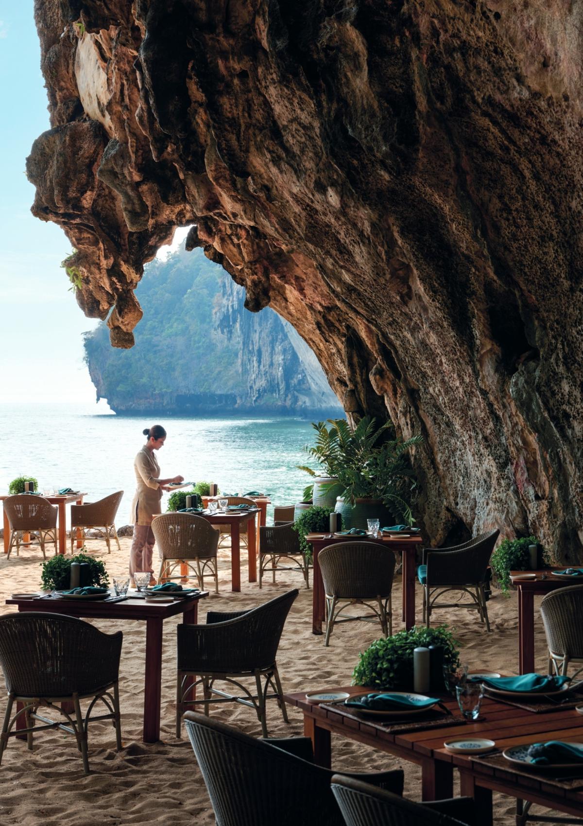 The Grotto, uno de los restaurantes del Rayavadee en un acantilado de piedra caliza.