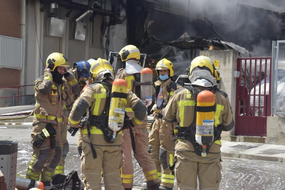 Incendi a la fàbrica Bo de debò a Sant Vicenç de Castellet