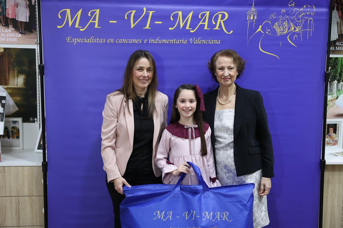 Mavimar entrega los cancanes del traje Siglo XVIII