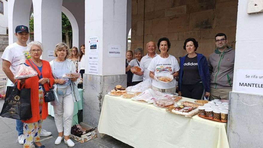 Una edición anterior del mercadillo solidario de Colunga. | R. J. Q.