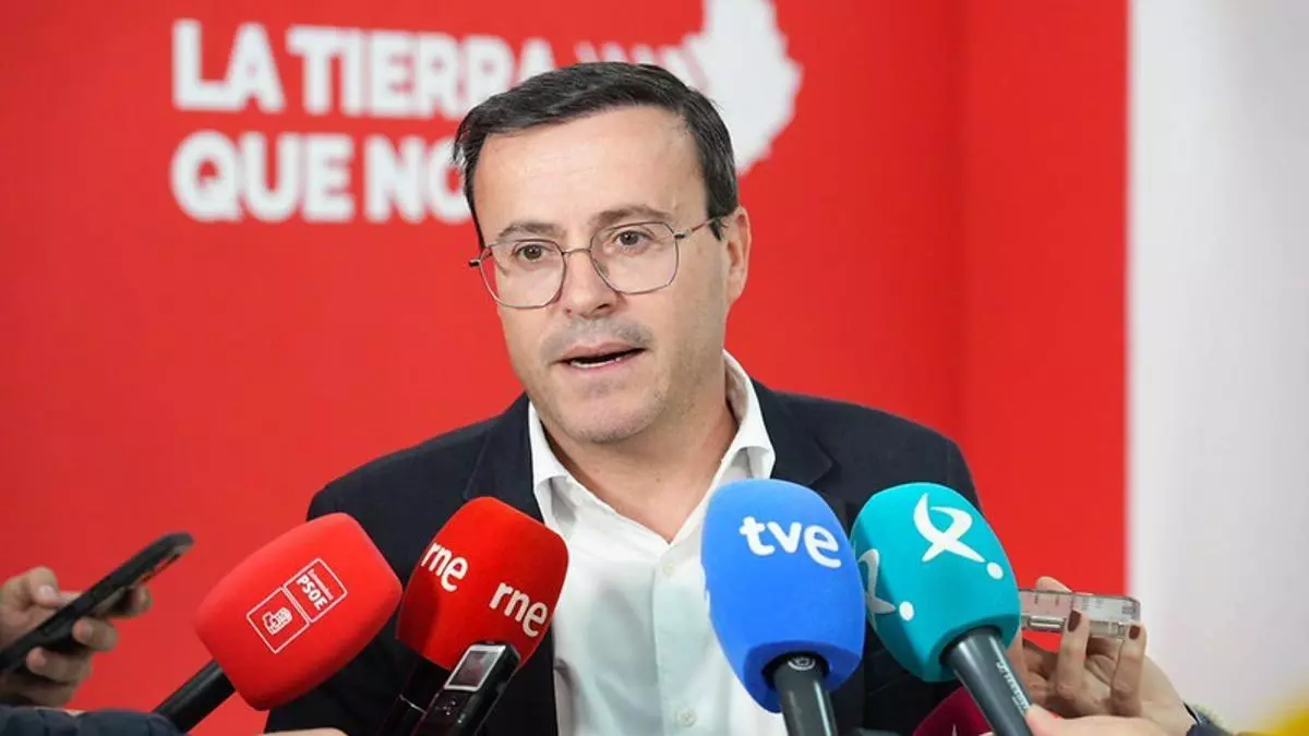 El PSOE avala la continuidad de su l赤der en Extremadura, Miguel ?ngel Gallardo, hasta que no haya condena firme