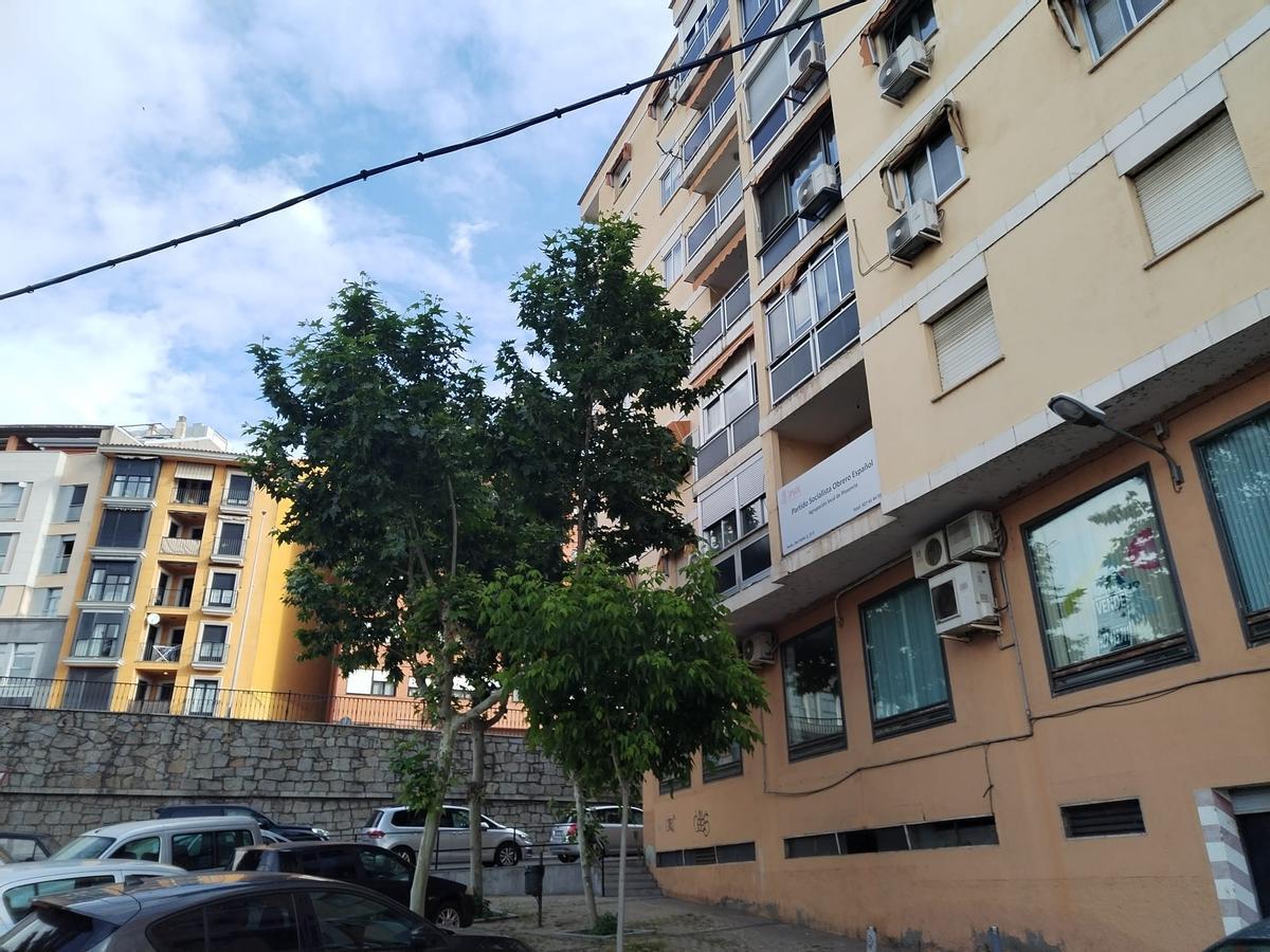 Edificio donde está ubicada la sede del PSOE de Plasencia.
