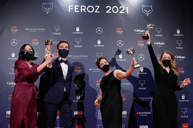 El equipo de 'Las Niñas' celebra su triunfo en los Premios Feroz 2021