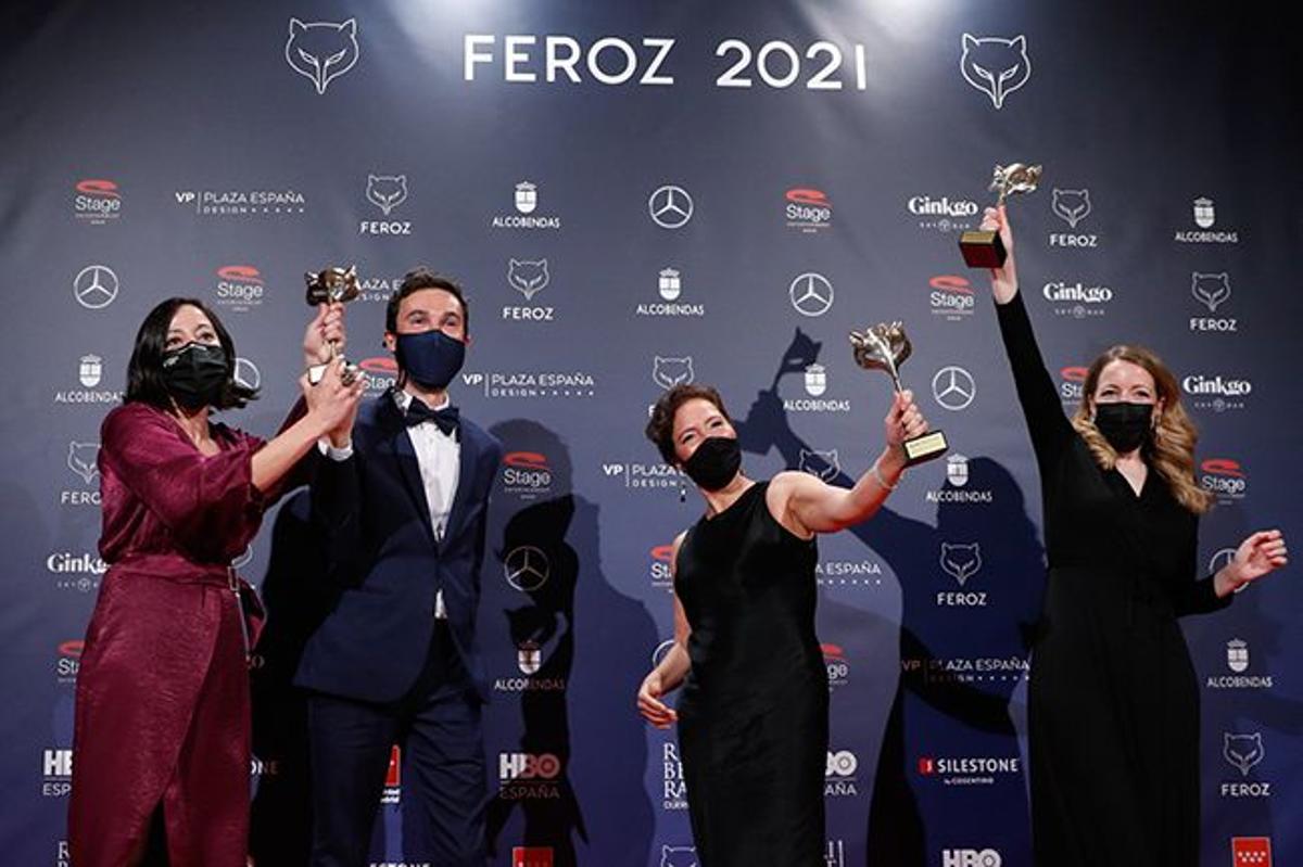 El equipo de 'Las Niñas' celebra su triunfo en los Premios Feroz 2021