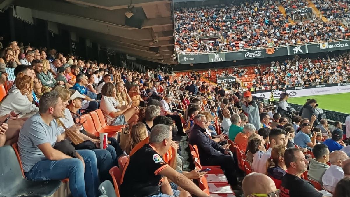 Imagen de una parte del sector 5 de Mestalla, cerca de donde se sienta el denunciado.