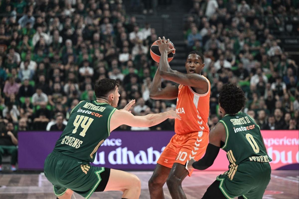 Omari Moore, en el partido ante el Panathinaikos en Atenas.