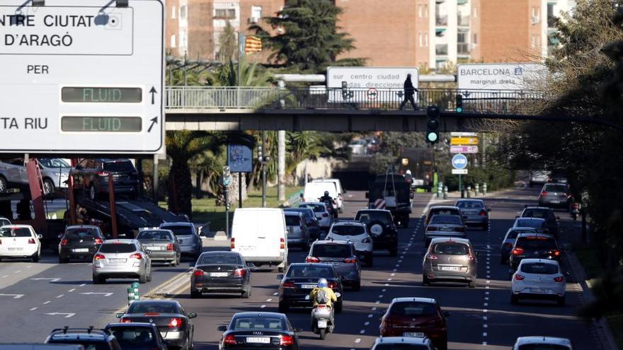 Tráfico en la avenida del Cid, una de las principales entradas a Valencia.