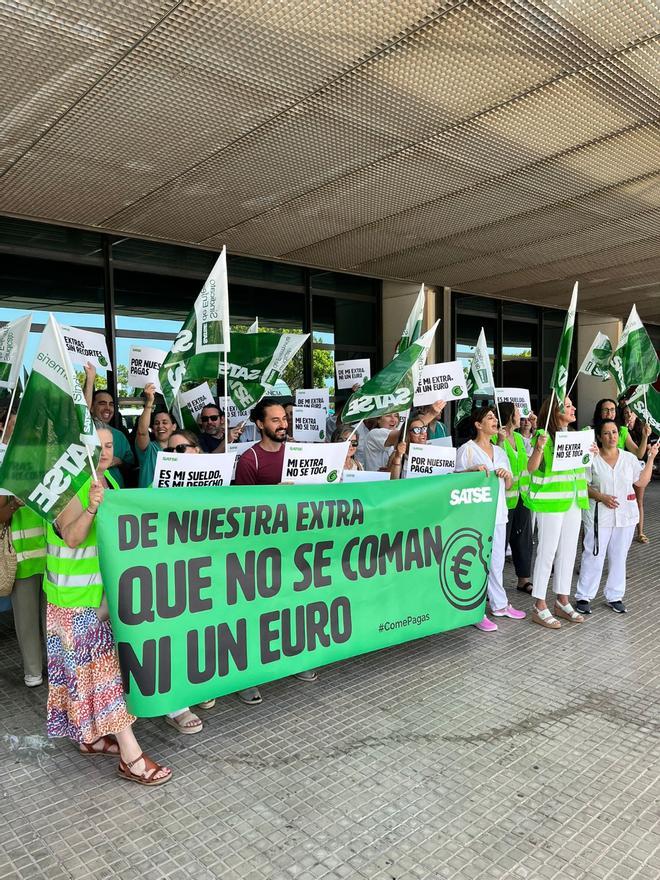 Manifestación de enfermeras y fisioterapeutas en Baleares: "De mi extra, ni un euro"