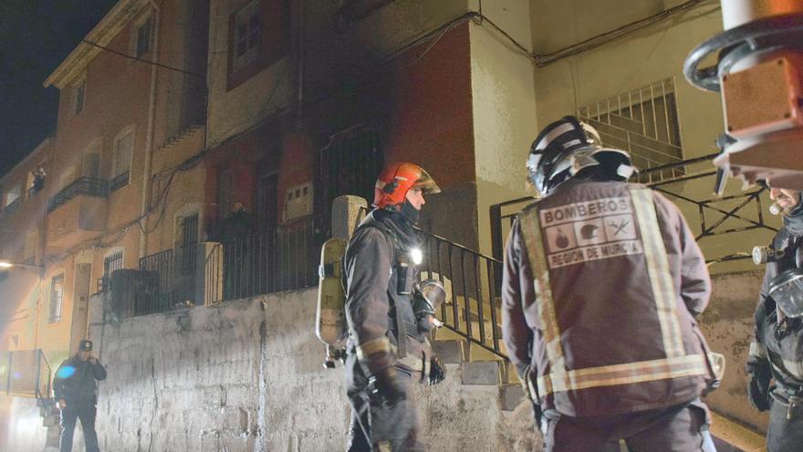 Los bomberos en el lugar del incendio