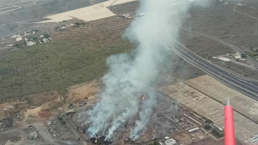 Vista aérea del incendio de la planta de compostaje.