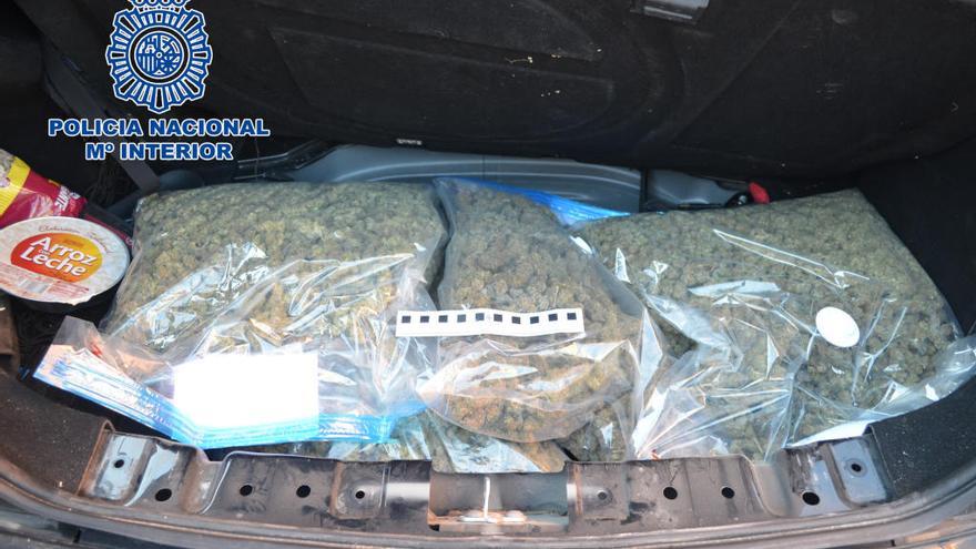 Detenen a dues persones amb 12 kg de marihuana a La Jonquera