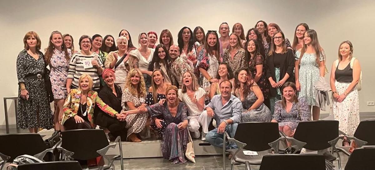 Las participantes en el aniversario de Alanna, ayer.