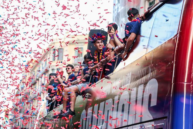 ¡De locos! Las mejores imágenes de una ciudad entregada al Barça