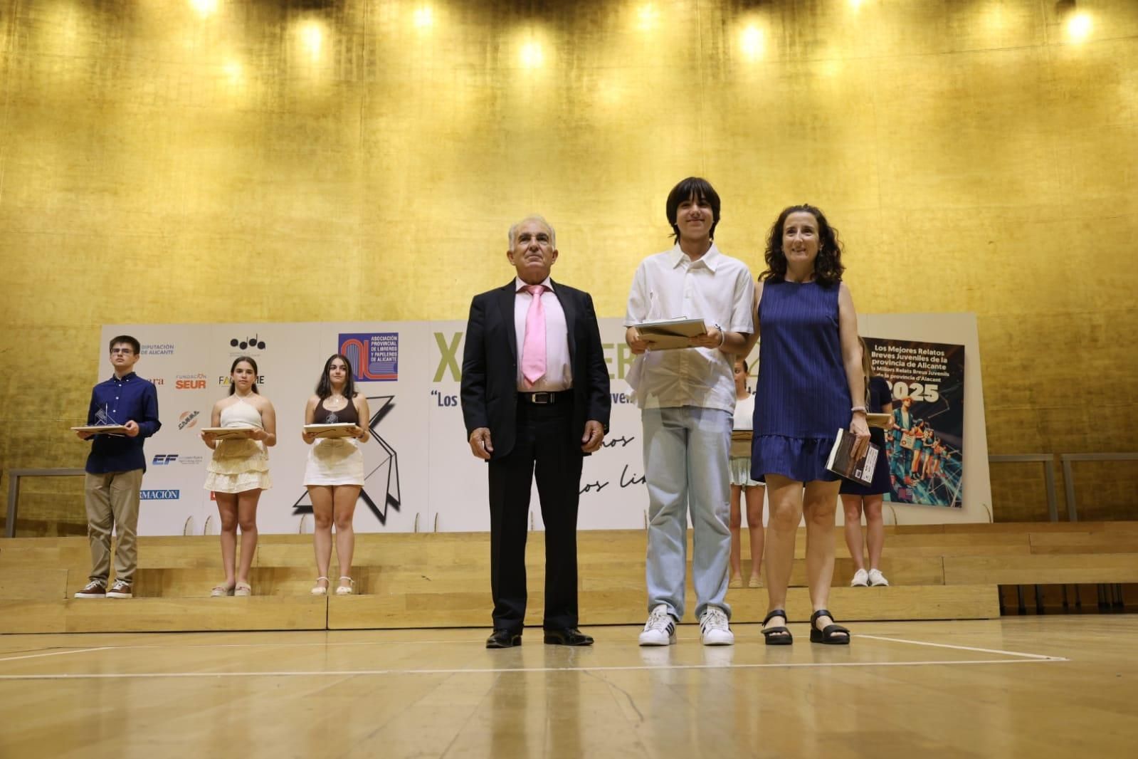 Entrega de premios en el ADDA del XX Concurso de los Mejores Relatos Breves Juveniles de la Provincia de Alicante