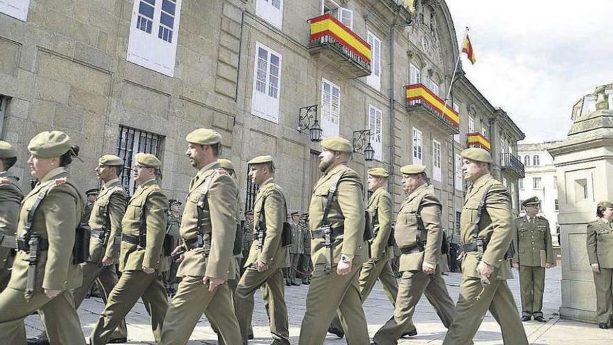 Desfile del Día de las Fuerzas Armadas en A Coruña. // Fran Queiruga