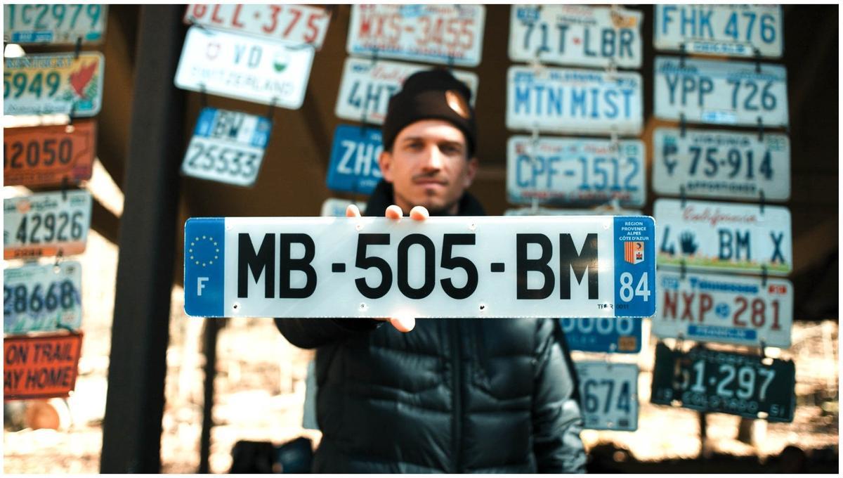 Mathieu Blanchard, con su placa para la Barkleys Marathon