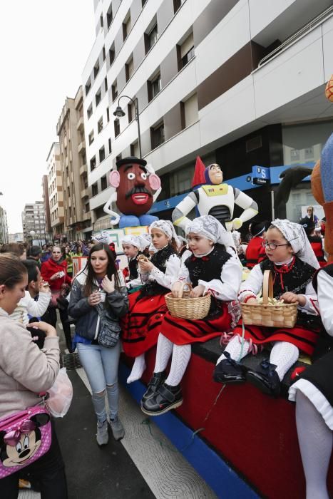 Desfile de carrozas del Día del Bollo de Avilés