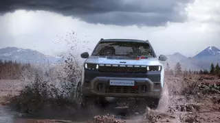 Si quieres un SUV con carácter off-road y que resista a niños, mascotas y cargas a lo bestia, el Jeep 4xe es tu coche