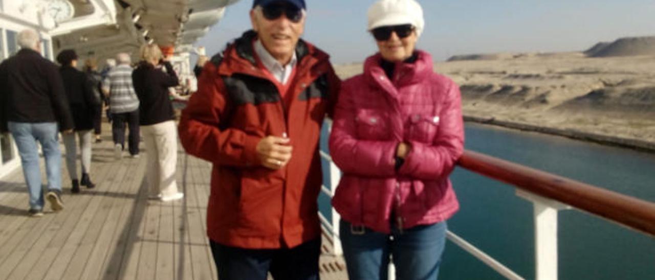 Domingo Medina y Mercedes Campodarve, a bordo del &#039;Queen Mary 2&#039;.