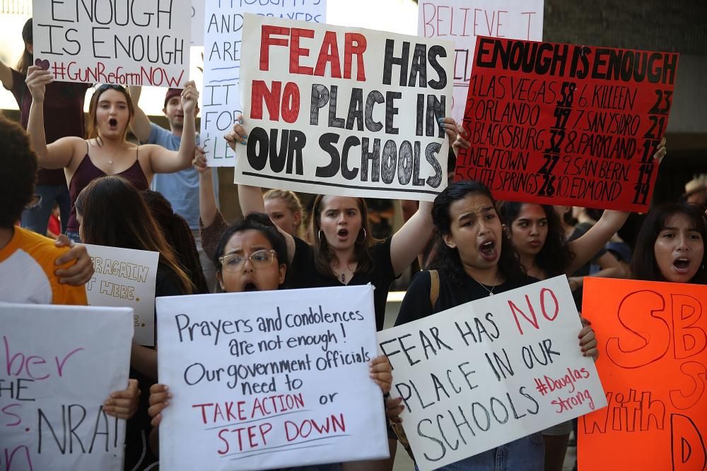 Alumnos de Parkland recuerdan a las víctimas de la masacre y claman contra Trump