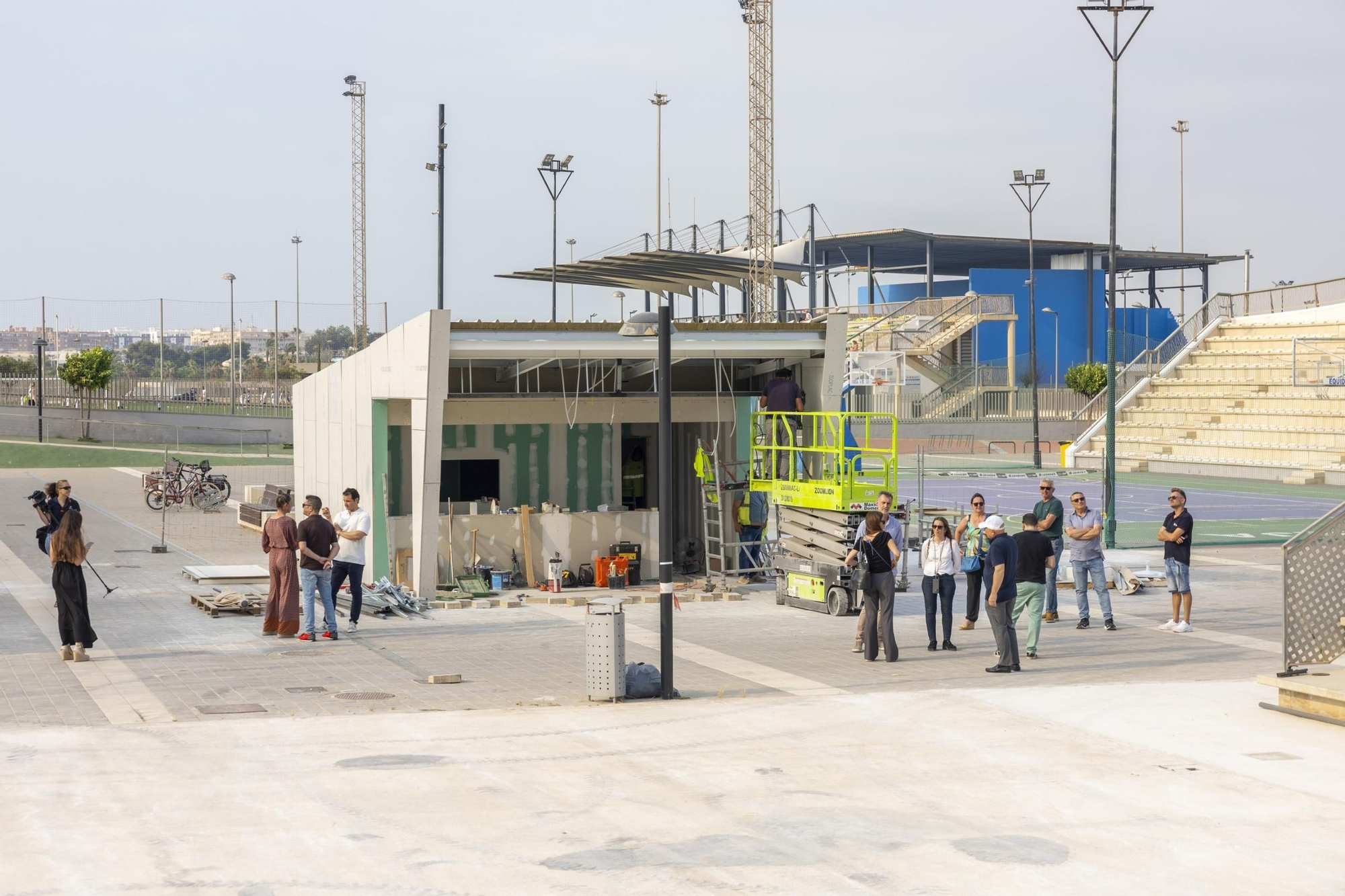 Visita a la rehabilitación de la zona de raquetas de la Ciudad Deportiva de Torrevieja