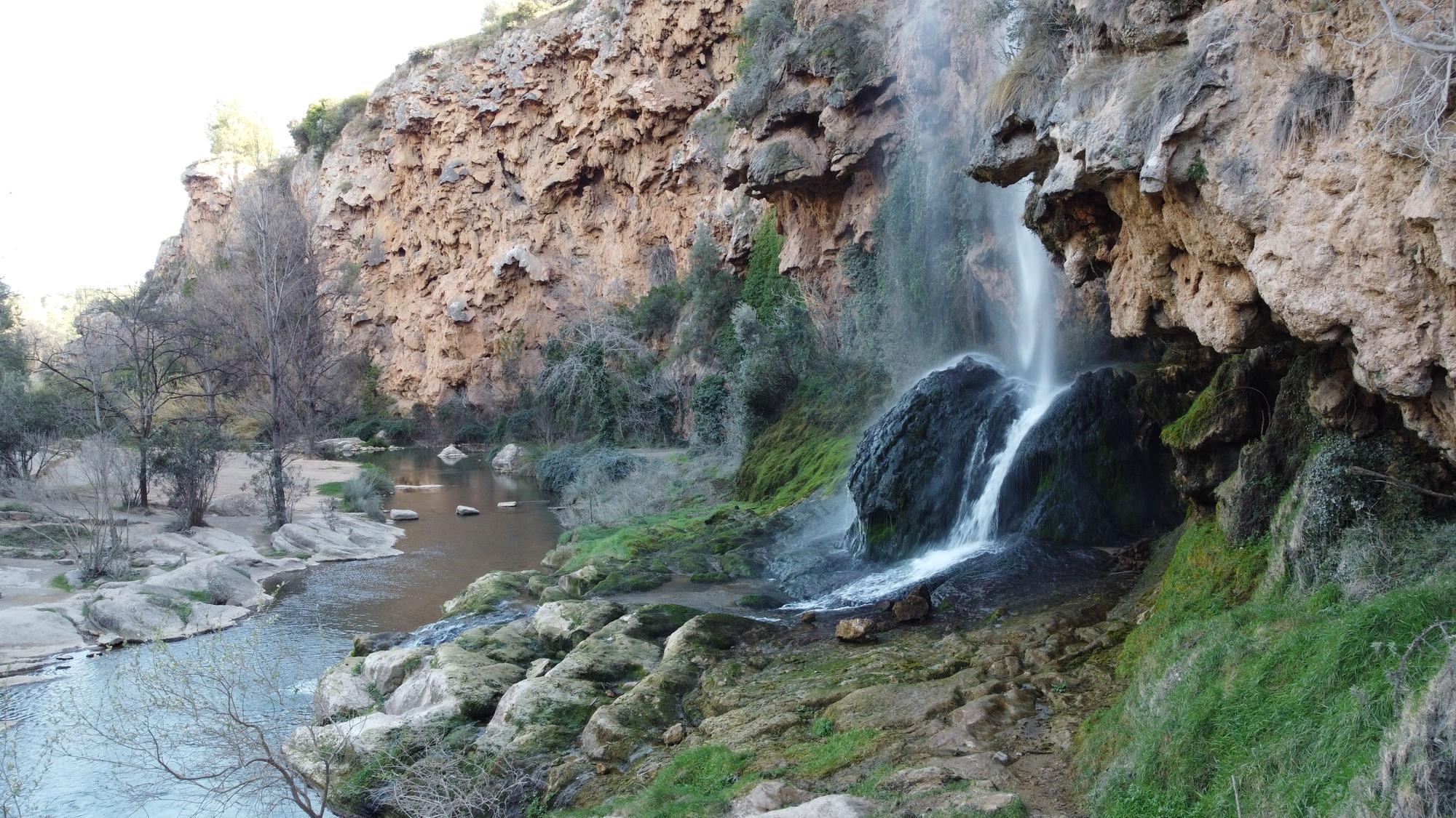 Espectaculares fotos: El Salto de la Novia de Navajas como nunca lo habías visto