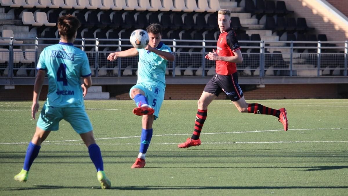 Lance del choque entre el Espeleño y el Ayamonte durante el pasado curso.