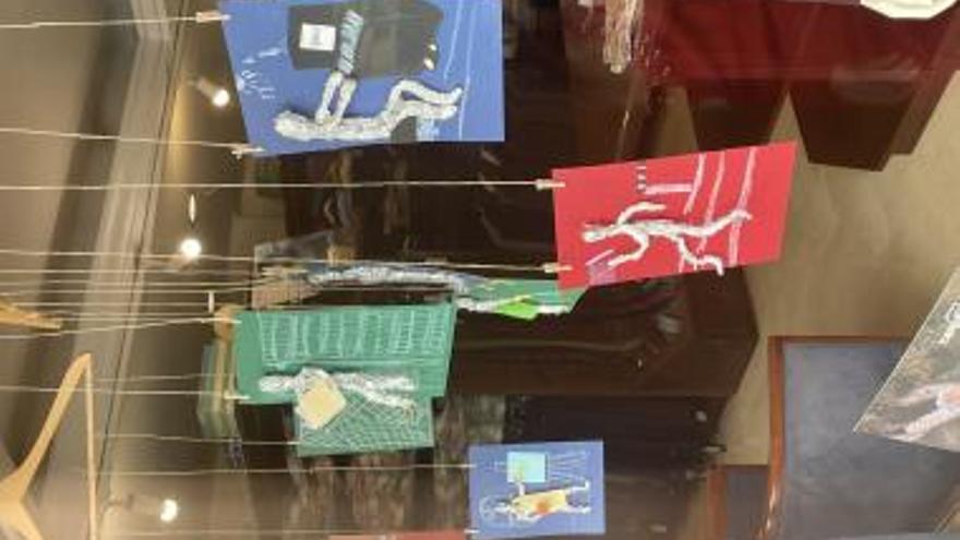 Montajes artísticos realizados por escolares en los comercios de Manacor
