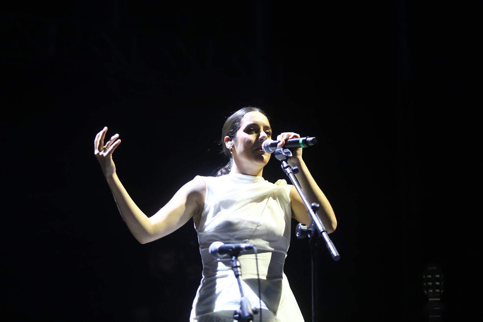 Julieta Venegas y Valeria Castro cantan en el teatro de la Axerquía